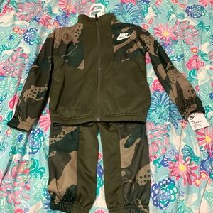 Boys 2 piece NIKE set